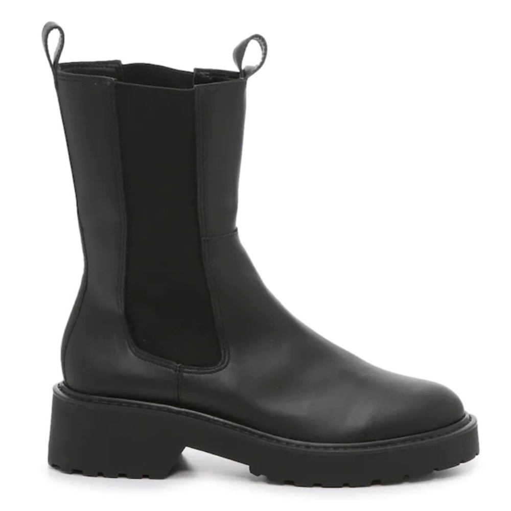 NWOT Steve Madden Yairy Chelsea Boots